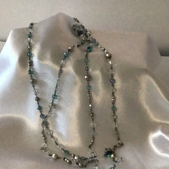Premier Designs‎ silver chain with crystal beads in shades of blue - Picture 3 of 4